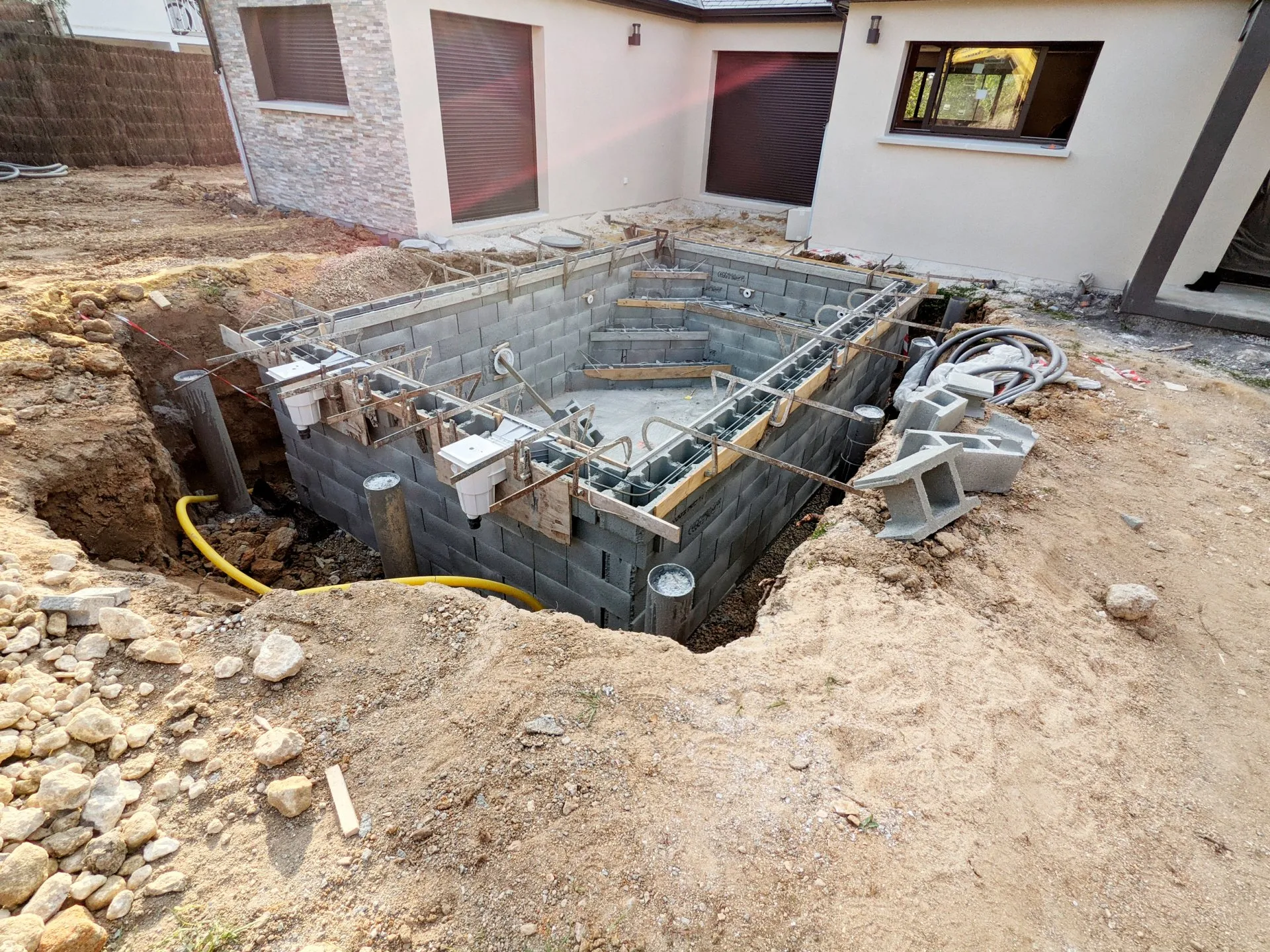 Construction de piscine béton maçonnée à Bordeaux et Gironde