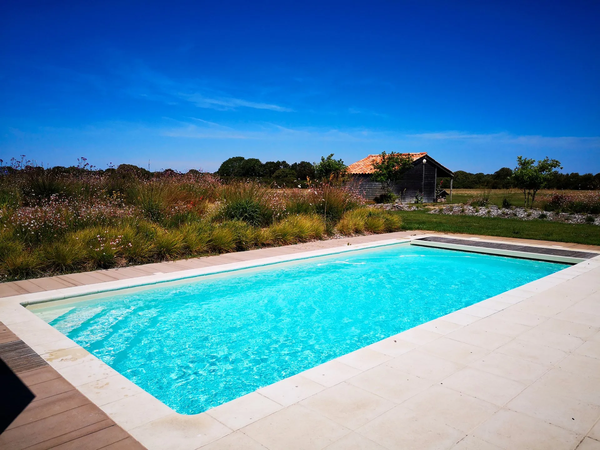 Types de piscine en coque polyester à Bordeaux et Gironde