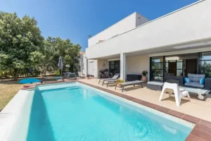 Prix d’une piscine en coque polyester à Bordeaux et Gironde