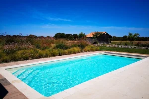 Types de piscine en coque polyester à Bordeaux et Gironde